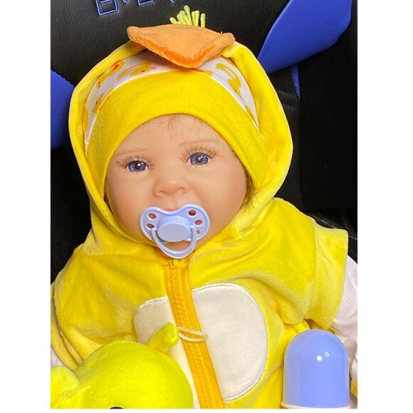 REBORN BABY DOLL BRAND NEW, IMMACULATE CONDITION, COMPLETE IN BOX FOR CHRISTMAS - Picture 5 of 11